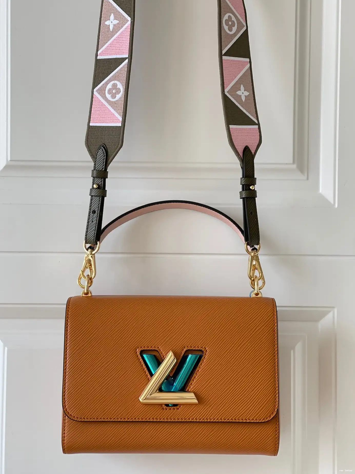 Cheap TWIST LOUIS MM VUITTON 0530